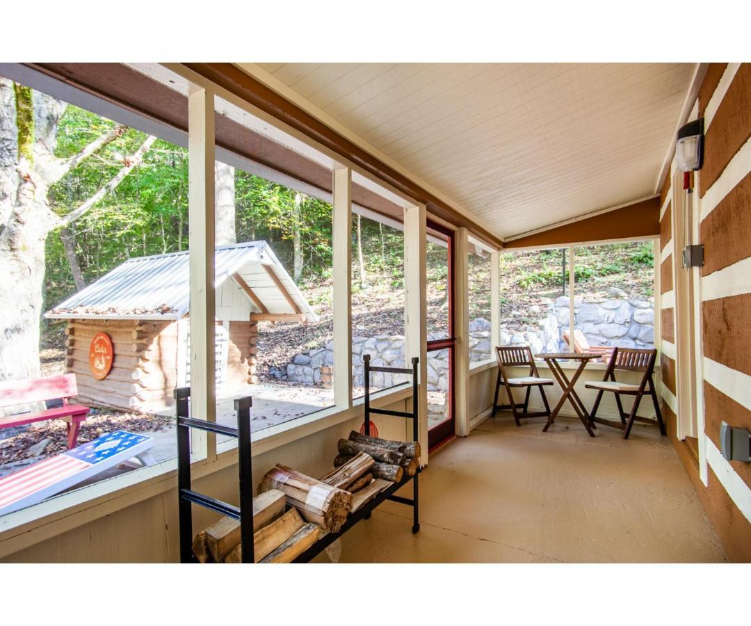 Beary Relaxing Cabin - Rustic With Outdoor Patio Townsend Exterior foto